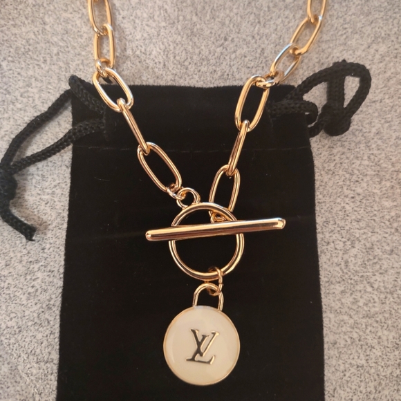 White and gold pendant on Link chain . - Picture 4 of 5